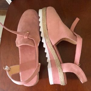 No name online closed toe sandals